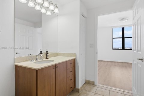 Condominio en alquiler en Coral Gables, Florida, 1 dormitorio, 67.63 m2 № 1882657 - foto 19