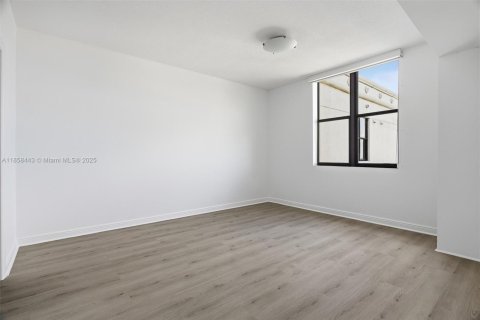 Condominio en alquiler en Coral Gables, Florida, 1 dormitorio, 67.63 m2 № 1882657 - foto 16