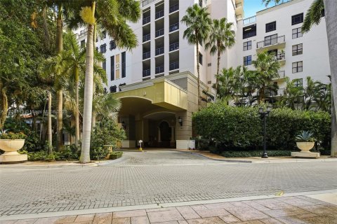 Condominio en alquiler en Coral Gables, Florida, 1 dormitorio, 67.63 m2 № 1882657 - foto 24