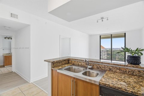Condominio en alquiler en Coral Gables, Florida, 1 dormitorio, 67.63 m2 № 1882657 - foto 14