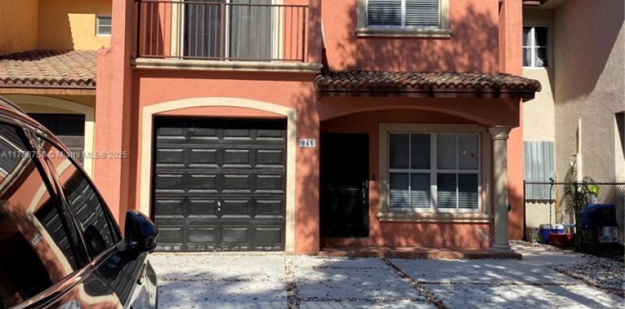 Townhouse in Florida City, Florida 4 bedrooms, 158.96 sq.m. № 1863269