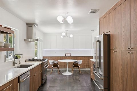 Купить виллу или дом в Клермон, Флорида 11 комнат, 149.76м2, № 2122164 - фото 19