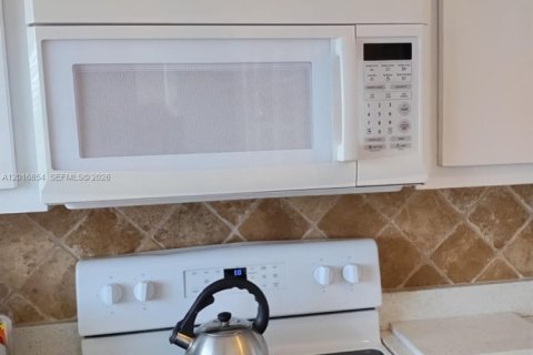 Copropriété à louer à Hallandale Beach, Floride: 1 chambre, 68.38 m2 № 2247500 - photo 9