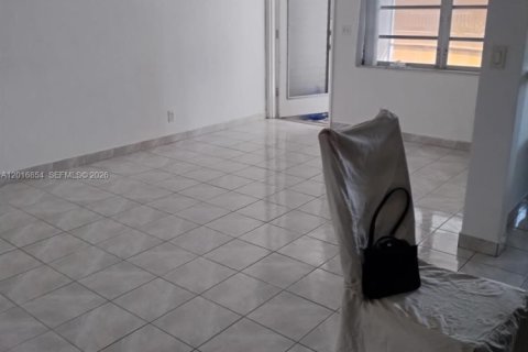 Copropriété à louer à Hallandale Beach, Floride: 1 chambre, 68.38 m2 № 2247500 - photo 17