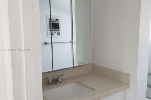 Copropriété à louer à Hallandale Beach, Floride: 1 chambre, 68.38 m2 № 2247500 - photo 21
