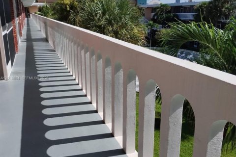 Copropriété à louer à Hallandale Beach, Floride: 1 chambre, 68.38 m2 № 2247500 - photo 3