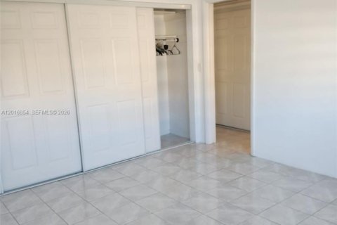 Copropriété à louer à Hallandale Beach, Floride: 1 chambre, 68.38 m2 № 2247500 - photo 25