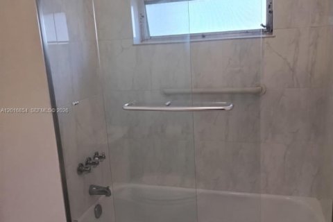 Copropriété à louer à Hallandale Beach, Floride: 1 chambre, 68.38 m2 № 2247500 - photo 19