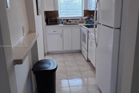 Copropriété à louer à Hallandale Beach, Floride: 1 chambre, 68.38 m2 № 2247500 - photo 11