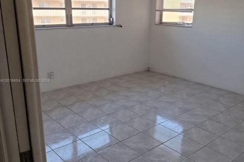 Copropriété à louer à Hallandale Beach, Floride: 1 chambre, 68.38 m2 № 2247500 - photo 26
