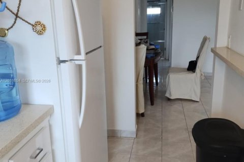 Copropriété à louer à Hallandale Beach, Floride: 1 chambre, 68.38 m2 № 2247500 - photo 8
