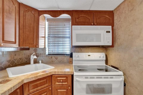 Condo in Miami Beach, Florida, 1 bedroom  № 1953846 - photo 7