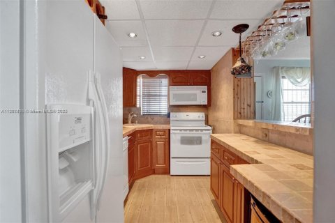 Condo in Miami Beach, Florida, 1 bedroom  № 1953846 - photo 4