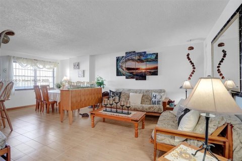 Condo in Miami Beach, Florida, 1 bedroom  № 1953846 - photo 13