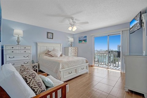 Condo in Miami Beach, Florida, 1 bedroom  № 1953846 - photo 17