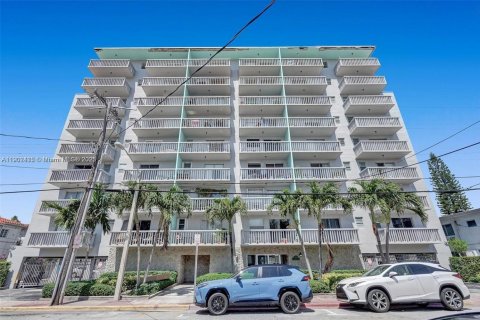 Condo in Miami Beach, Florida, 1 bedroom  № 1953846 - photo 26