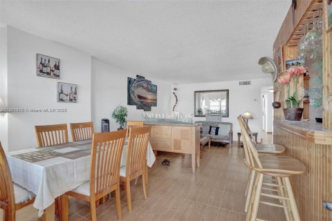Condo in Miami Beach, Florida, 1 bedroom  № 1953846 - photo 10