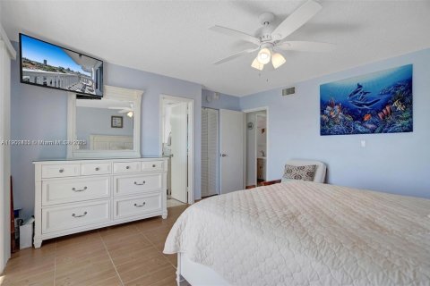 Condo in Miami Beach, Florida, 1 bedroom  № 1953846 - photo 19