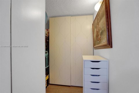 Condo in Miami Beach, Florida, 1 bedroom  № 1953846 - photo 20
