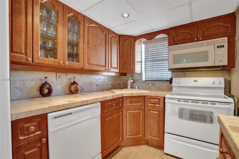 Condo in Miami Beach, Florida, 1 bedroom  № 1953846 - photo 5