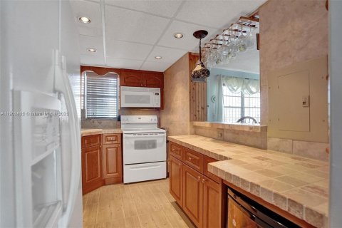 Condo in Miami Beach, Florida, 1 bedroom  № 1953846 - photo 2