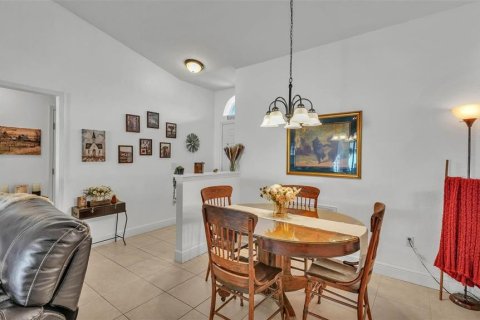 House in Winter Haven, Florida 3 bedrooms, 121.14 sq.m. № 1687522 - photo 7