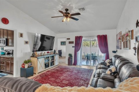 House in Winter Haven, Florida 3 bedrooms, 121.14 sq.m. № 1687522 - photo 9