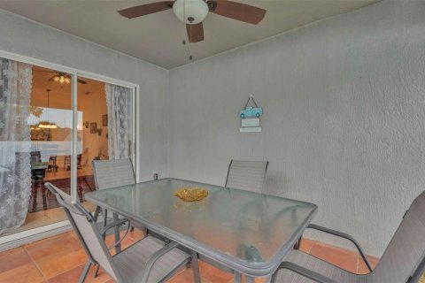 House in Winter Haven, Florida 3 bedrooms, 121.14 sq.m. № 1687522 - photo 30