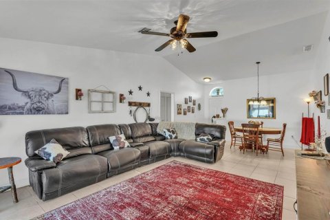 House in Winter Haven, Florida 3 bedrooms, 121.14 sq.m. № 1687522 - photo 12