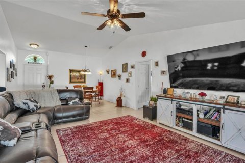 House in Winter Haven, Florida 3 bedrooms, 121.14 sq.m. № 1687522 - photo 11