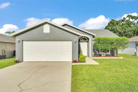 House in Winter Haven, Florida 3 bedrooms, 121.14 sq.m. № 1687522 - photo 1