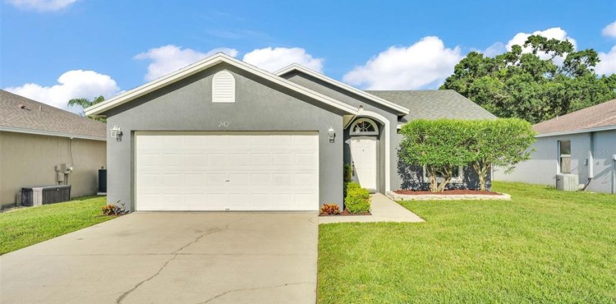 House in Winter Haven, Florida 3 bedrooms, 121.14 sq.m. № 1687522