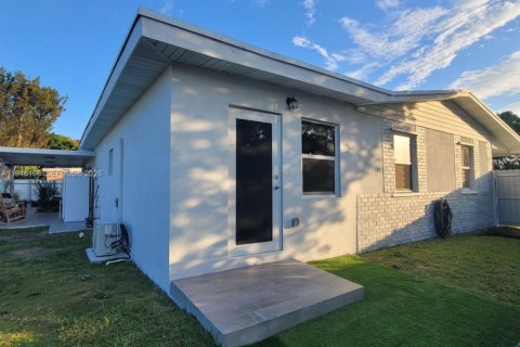 Villa ou maison à louer à Miami, Floride: 4 chambres, 311.22 m2 № 2002553 - photo 28