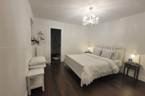 Villa ou maison à louer à Miami, Floride: 4 chambres, 311.22 m2 № 2002553 - photo 16