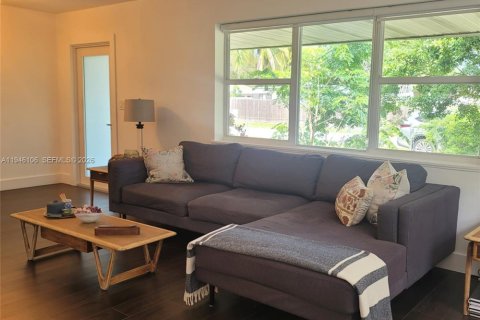 Villa ou maison à louer à Miami, Floride: 4 chambres, 311.22 m2 № 2002553 - photo 7