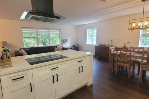 Villa ou maison à louer à Miami, Floride: 4 chambres, 311.22 m2 № 2002553 - photo 13