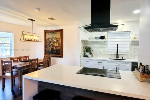 Villa ou maison à louer à Miami, Floride: 4 chambres, 311.22 m2 № 2002553 - photo 12