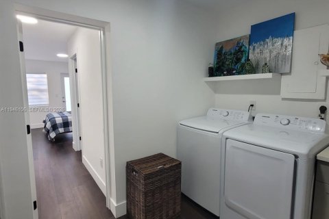 Villa ou maison à louer à Miami, Floride: 4 chambres, 311.22 m2 № 2002553 - photo 24