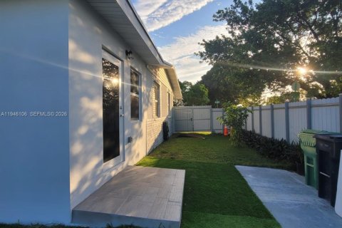 Villa ou maison à louer à Miami, Floride: 4 chambres, 311.22 m2 № 2002553 - photo 27