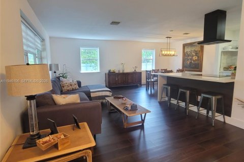 Villa ou maison à louer à Miami, Floride: 4 chambres, 311.22 m2 № 2002553 - photo 8