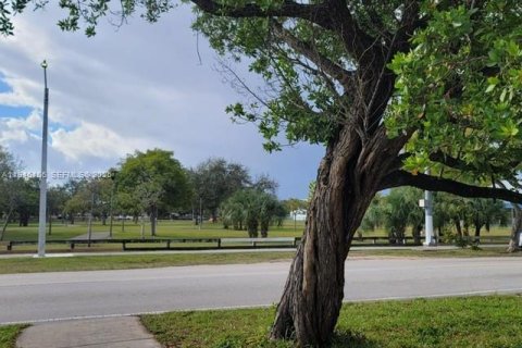 Villa ou maison à louer à Miami, Floride: 4 chambres, 311.22 m2 № 2002553 - photo 4