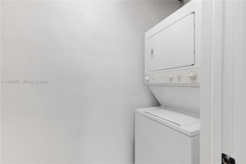 Casa en alquiler en Hollywood, Florida, 2 dormitorios, 159.7 m2 № 2029581 - foto 15