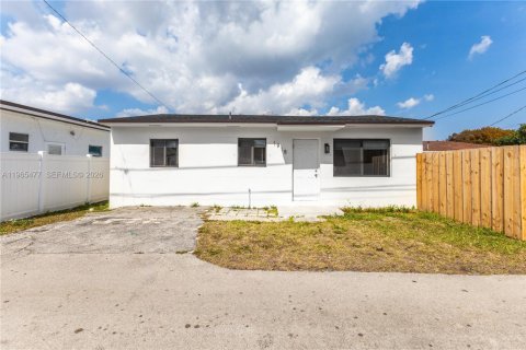 Casa en alquiler en Hollywood, Florida, 2 dormitorios, 159.7 m2 № 2029581 - foto 16