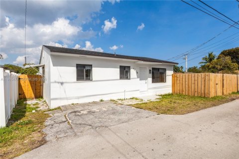 Casa en alquiler en Hollywood, Florida, 2 dormitorios, 159.7 m2 № 2029581 - foto 17