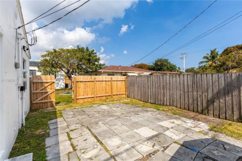 Casa en alquiler en Hollywood, Florida, 2 dormitorios, 159.7 m2 № 2029581 - foto 20