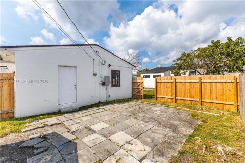 Casa en alquiler en Hollywood, Florida, 2 dormitorios, 159.7 m2 № 2029581 - foto 19