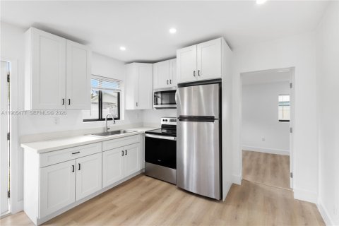 Casa en alquiler en Hollywood, Florida, 2 dormitorios, 159.7 m2 № 2029581 - foto 4