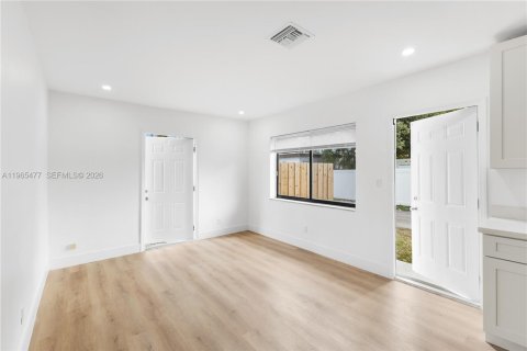 Casa en alquiler en Hollywood, Florida, 2 dormitorios, 159.7 m2 № 2029581 - foto 2