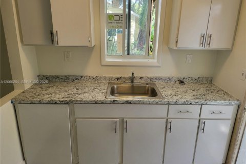 Villa ou maison à louer à Miami, Floride: 1 chambre № 2282711 - photo 12