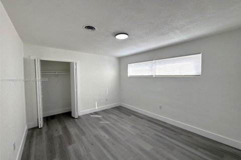 House in North Miami Beach, Florida 2 bedrooms, 111.3 sq.m. № 1951899 - photo 15